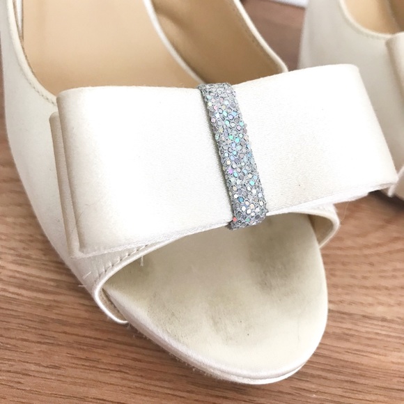 RARE Kate spade satin bow wedding heels sz 8.5 - Picture 6 of 8